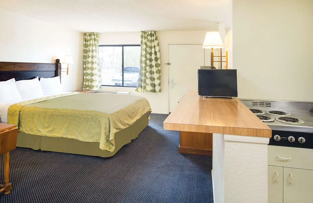 Travelodge By Wyndham Indio-1