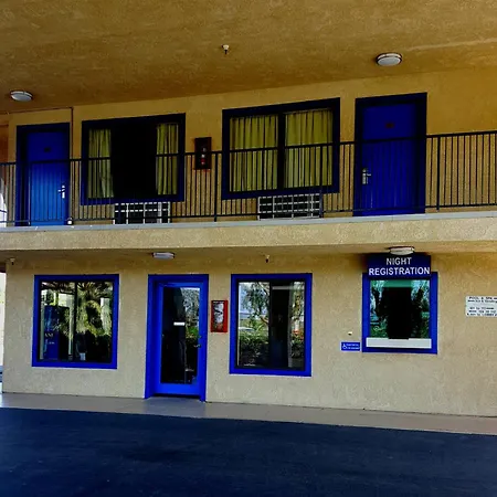 Travelodge By Wyndham Indio-3