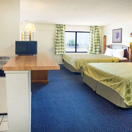 Travelodge By Wyndham Indio-2